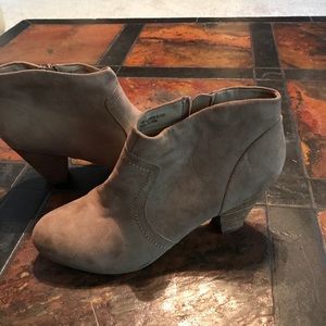Super Cute Tan Ankle Boots by XOXO Size 11